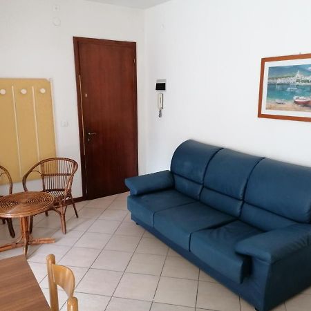 Condominio Rosa Lignano Sabbiadoro Bagian luar foto