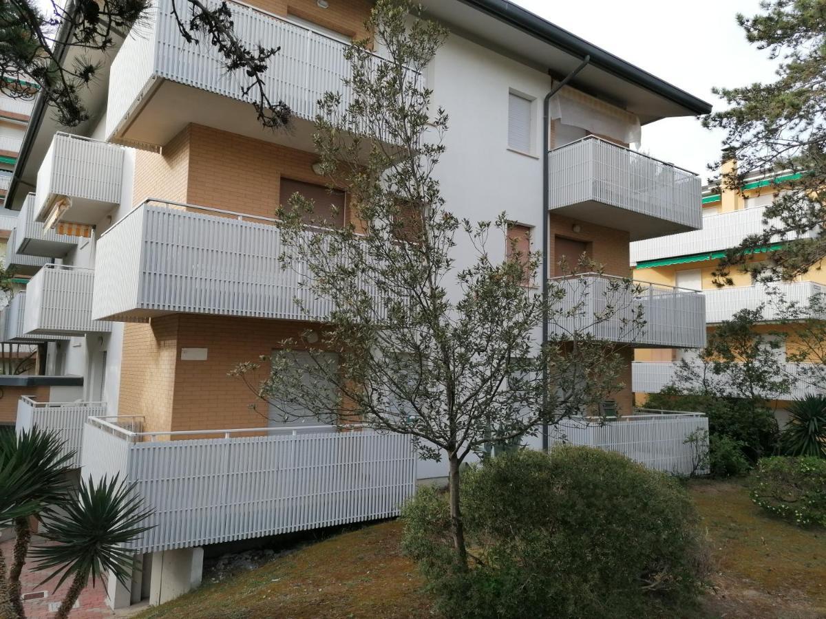 Condominio Rosa Lignano Sabbiadoro Bagian luar foto